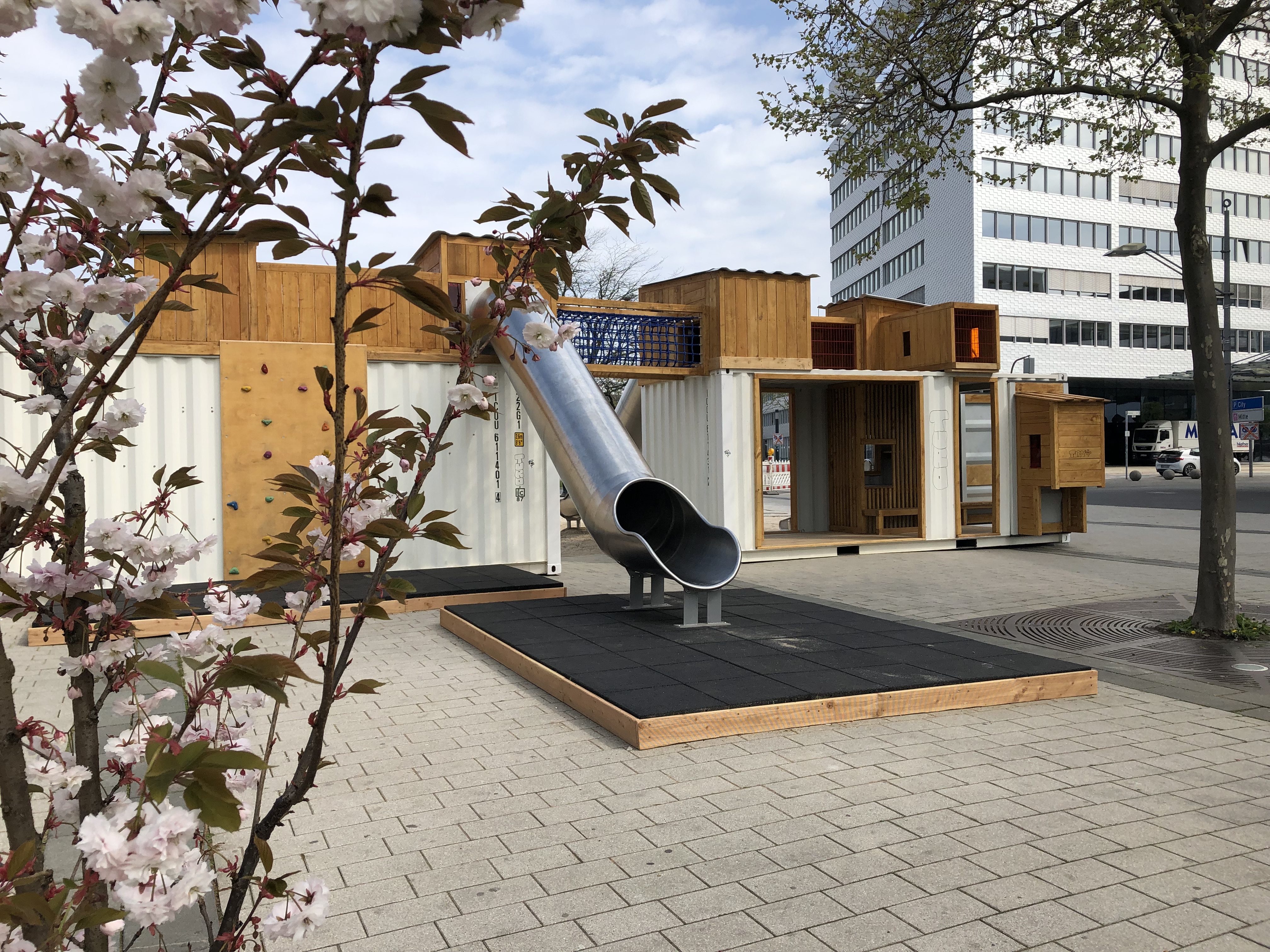 Bild von den Spielcontainern am Nordkopf